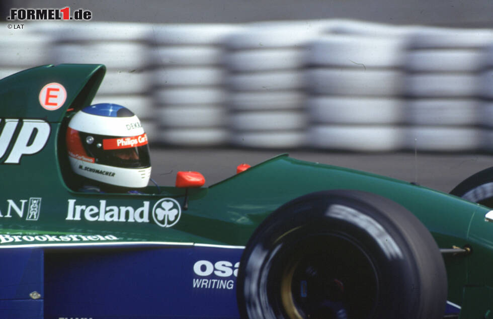 Foto zur News: In Belgien startet 1991 nämlich ein gewisser Michael Schumacher im Jordan-Cockpit in seine Formel-1-Karriere. Obwohl der Deutsche im Rennen mit einem Kupplungsdefekt bereits wenige Meter nach dem Start ausrollt, beginnt hier die einmalige Karriere des Rekordchampions. Michael Schumacher ist das größte Talent, dass das Team in 15 Jahren Formel 1 hervorbringt.
