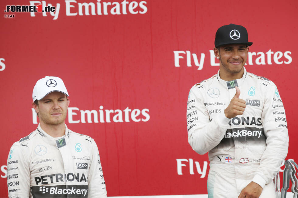 Foto zur News: Nach zweimal Nico Rosberg hat nun wieder Lewis Hamilton das Siegerlächeln: Mit dem Triumph beim Grand Prix von Kanada macht der Mercedes-Pilot das Strategie-Malheur von Monaco vergessen. "Das war ganz wichtig für mich", jubelt er. Dabei hat das Wochenende für ihn nicht nach Wunsch begonnen, ...