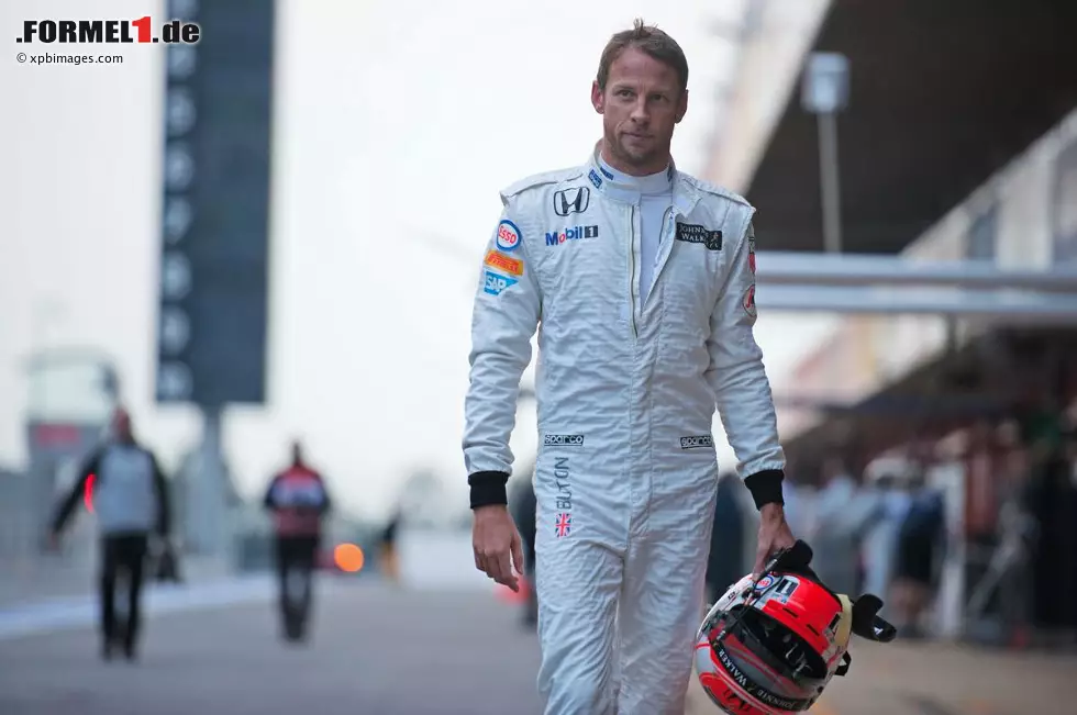 Platz 6: Jenson Button (McLaren) verdient seit 15 Jahren sein Geld in der Formel 1. Und nicht so schlecht, wie es scheint: Auf 94 Millionen Euro wird das Vermögen des Briten geschätzt. Seine Ehefrau Jessica steuert als Modell noch zusätzliches Geld in die Haushaltskasse bei. Foto zur News: Platz 6: Jenson Button (McLaren) verdient seit 15 Jahren sein Geld in der Formel 1. Und nicht so schlecht, wie es scheint: Auf 94 Millionen Euro wird das Vermögen des Briten geschätzt. Seine Ehefrau Jessica steuert als Modell noch zusätzliches Geld in die Haushaltskasse bei.