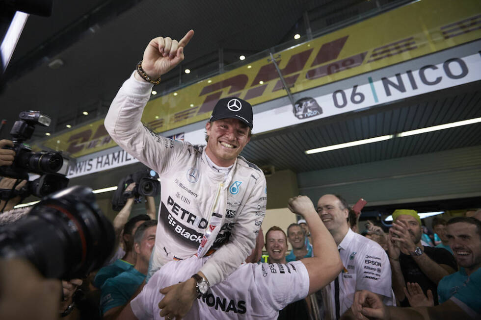 Foto zur News: Fakt ist: Rosberg beschließt die Saison als Gewinner, ist aber nach einem Jahr der Höhen und Tiefen der (ungebrochene) Verlierer. Stand der Dinge nach Abu Dhabi: Hamilton 381 Punkte, Rosberg 322.