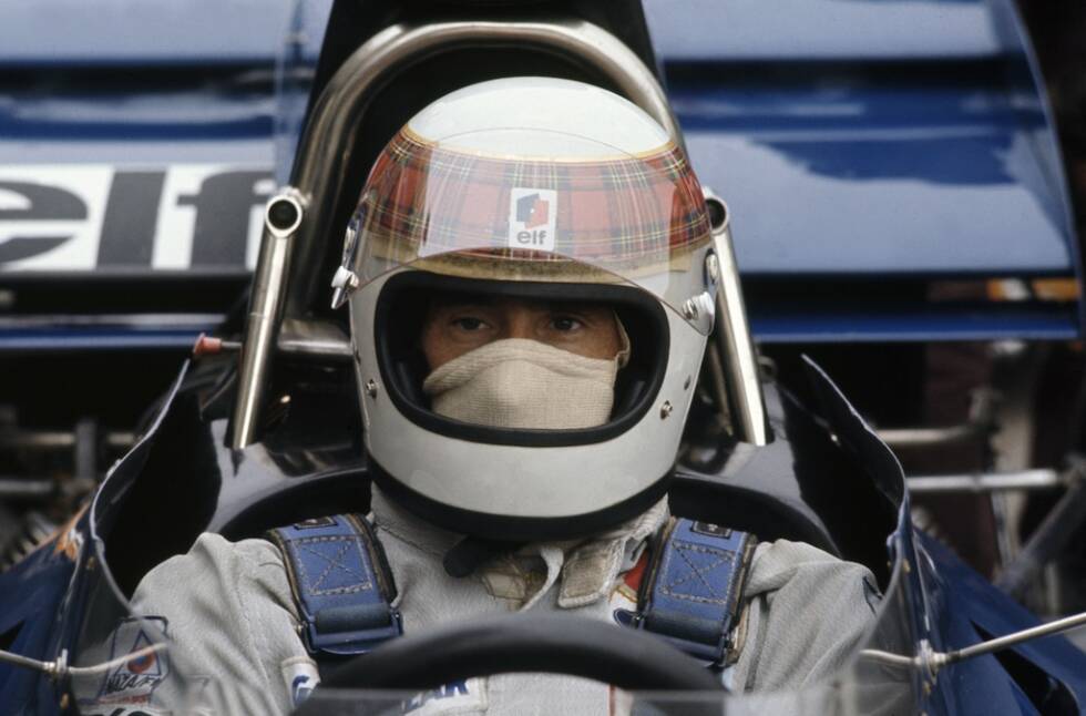 Foto zur News: Jackie Stewart: Es ist ein wenig bekanntes Detail, dass das rot-blaue Karodesign im Streifen des weißen Helms zufälligerweise das Wappen einer Adelsfamilie namens Stewart ist.