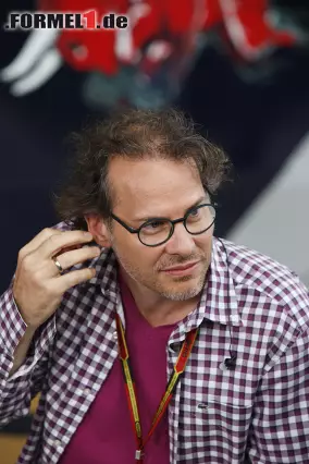 Dieser Mann taucht mal mit Glatze, mal mit wilder Harrpracht im Fahrerlager der Formel 1 auf. Jacques Villeneuve (162 GPs), Weltmeister von 1997, ist aufgrund seiner manchmal strittigen und schonungslosen Aussagen nicht nur im kanadischen und französischen TV oft sehr gefragt. Foto zur News: Dieser Mann taucht mal mit Glatze, mal mit wilder Harrpracht im Fahrerlager der Formel 1 auf. Jacques Villeneuve (162 GPs), Weltmeister von 1997, ist aufgrund seiner manchmal strittigen und schonungslosen Aussagen nicht nur im kanadischen und französischen TV oft sehr gefragt.
