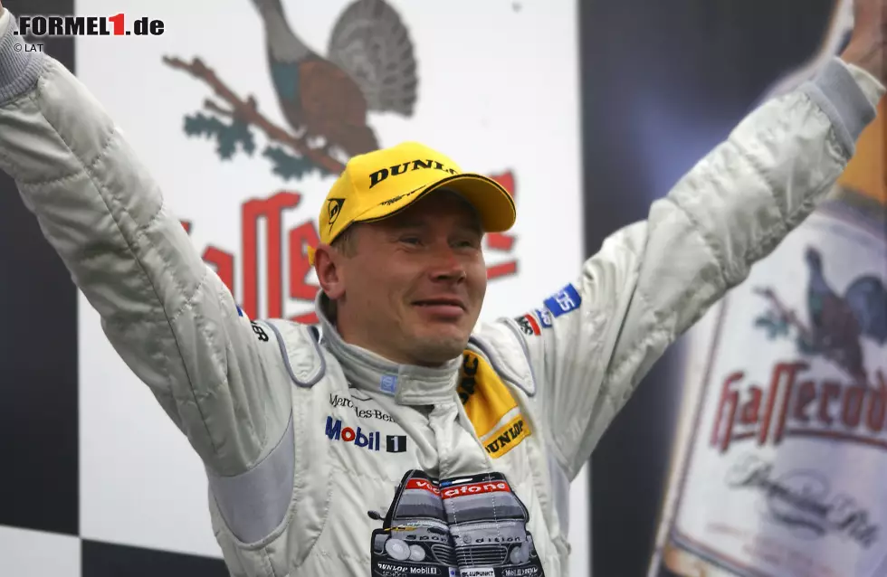 ...steht beim zweiten Rennen in der Lausitz bereits auf dem Podest, in Spa-Francorchamps feiert er seinen ersten Sieg. Wirklich glücklich ist Häkkinen in der DTM allerdings nicht: Ende 2006 zieht es ihn in die... Foto zur News: ...steht beim zweiten Rennen in der Lausitz bereits auf dem Podest, in Spa-Francorchamps feiert er seinen ersten Sieg. Wirklich glücklich ist Häkkinen in der DTM allerdings nicht: Ende 2006 zieht es ihn in die...