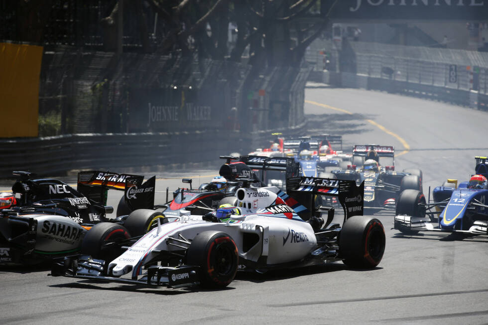 Foto zur News: Fast alle: Felipe Massa geht der Platz aus, es kommt zu Feindkontakt, das Rennen ist damit faktisch schon gelaufen. Aber der Williams, der auf langen Geraden besser funktioniert als in winkligen Ecken, ist für Punkte sowieso zu langsam.