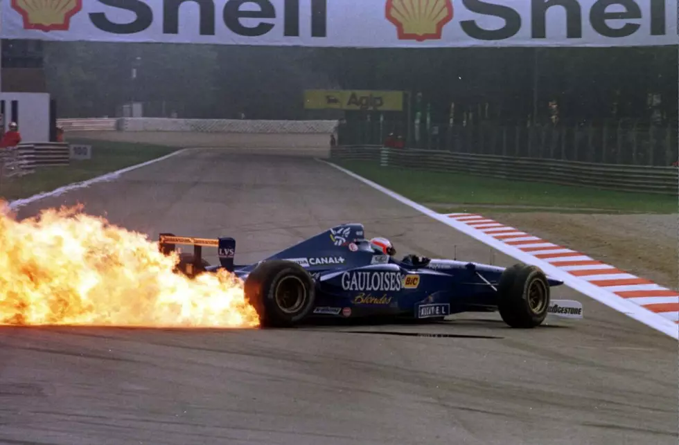 Foto zur News: Als Teamchef erlebt Prost ein abschließendes Kapitel seiner Formel-1-Karriere, das von wenig Erfolg gekrönt ist: Das Nachfolgeteam von Ligier zeichnet sich wechselweise durch langsame oder unzuverlässige Autos aus. 2002 wirft Prost die Brocken hin, fährt fortan Eisrennen und macht sich bei Breitensport-Veranstaltungen im Radsport einen Namen.