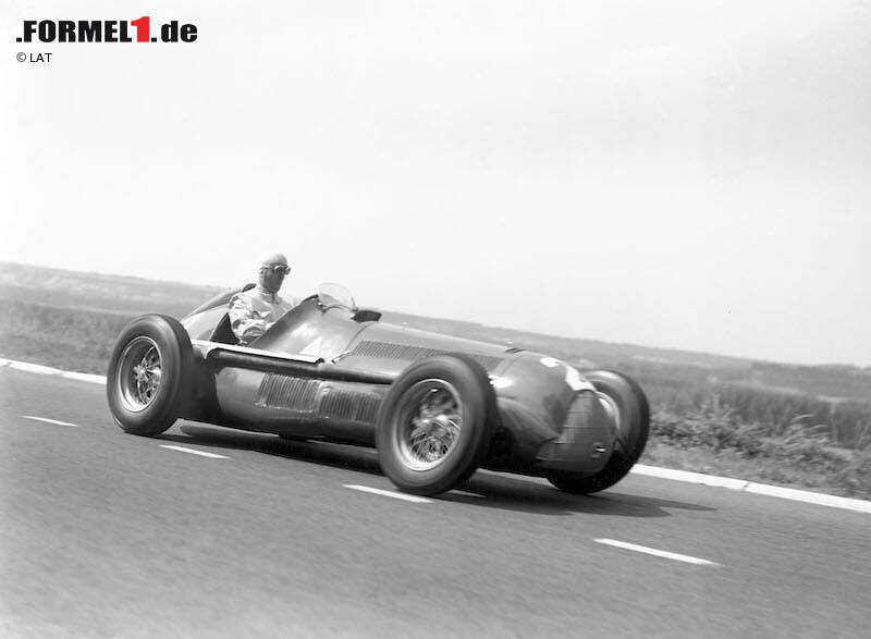 Pirelli ist bei Anbruch der Nachkriegsära der bestimmende Hersteller, gewinnt sechs Grands Prix und stellte mit Nino Farina den ersten Weltmeister der Moderne, doch schon acht Jahre später ist das Formel-1-Abenteuer wieder beendet. In der Folge wagen die Italiener mit Hauptsitz in Mailand insgesamt drei Comebacks, darunter ein Zusammengehen mit Lotus im Jahre 1983 - alles sportlich wenig erfolgreich. Pirelli ist bei Anbruch der Nachkriegsära der bestimmende Hersteller, gewinnt sechs Grands Prix und stellte mit Nino Farina den ersten Weltmeister der Moderne, doch schon acht Jahre später ist das Formel-1-Abenteuer wieder beendet. In der Folge wagen die Italiener mit Hauptsitz in Mailand insgesamt drei Comebacks, darunter ein Zusammengehen mit Lotus im Jahre 1983 - alles sportlich wenig erfolgreich.