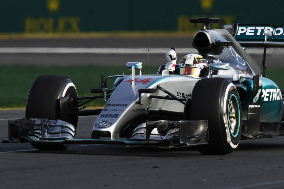 Foto zur News: Zweiter Sieg in Melbourne für Hamilton nach seinem ersten Weltmeister-Jahr 2008, 1,4 Sekunden vor Rosberg, mehr als eine halbe Minute vor Vettel. Spätestens jetzt ist klar: Mercedes fährt auch 2015 in einer eigenen Liga.