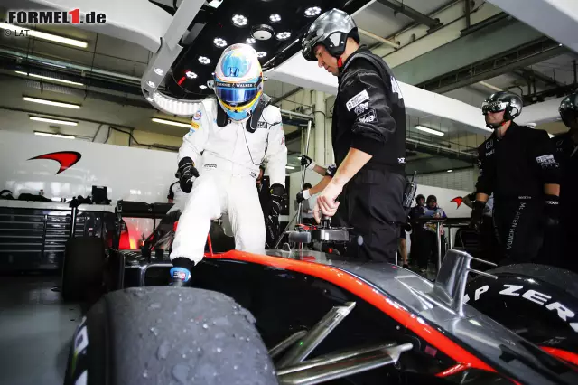 McLaren-Honda kommt aus der Talsohle nicht raus: Fernando Alonso scheidet in der 21. Runde mit defekter ERS-Kühlung aus, bei Jenson Button streikt in der 41. Runde der Turbolader. Foto zur News: McLaren-Honda kommt aus der Talsohle nicht raus: Fernando Alonso scheidet in der 21. Runde mit defekter ERS-Kühlung aus, bei Jenson Button streikt in der 41. Runde der Turbolader.
