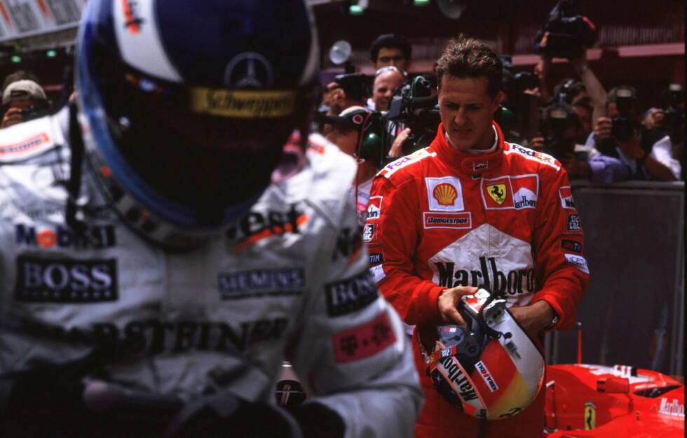 Foto zur News: Doch McLaren schlägt zurück: In Silverstone feiert man in der Reihenfolge Coulthard vor Häkkinen einen Doppelerfolg (Schumacher wird Dritter). In Barcelona siegt der Finne, während Schumacher nach einem Reifenproblem nicht über Rang fünf hinauskommt. Damit rückt der amtierende Champion in der Weltmeisterschaft wieder bis auf 14 Zähler an Schumacher heran.