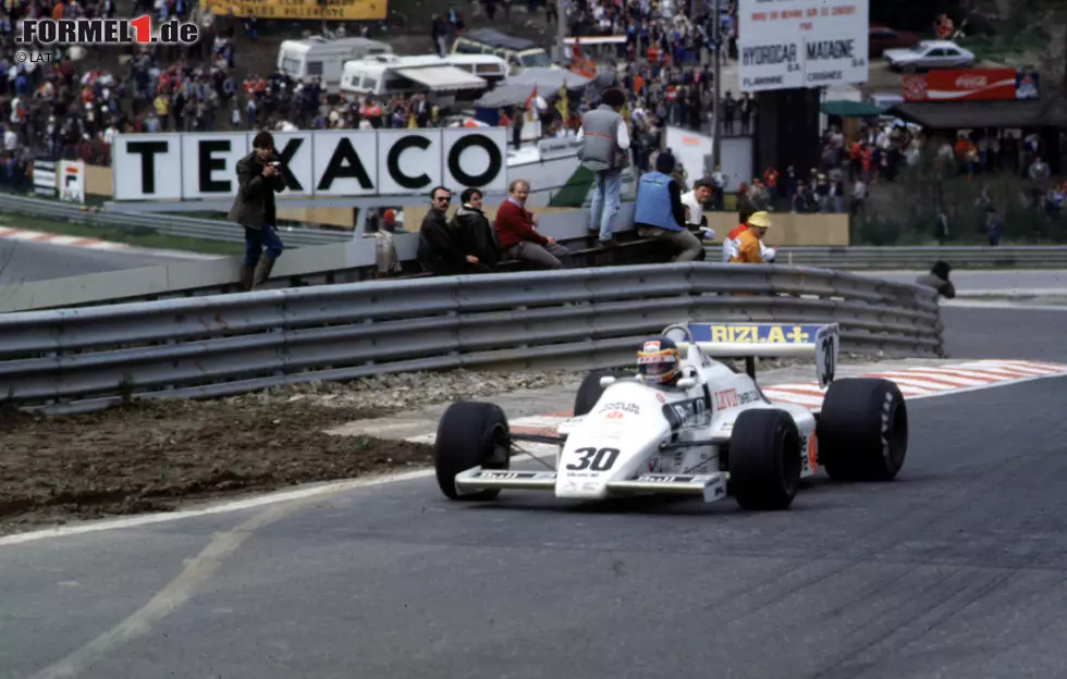 Platz 8: Thierry Boutsen - 1983 kommt der Belgier erstmals in die Formel 1, schafft es bei Arrows allerdings in vier Jahren nie auf das Podium. Durch gute Leistungen kann sich Boutsen aber für ein Cockpit bei Benetton empfehlen, wo er 1987 und 1988 mehrfach auf dem Podest landet. Das verschafft dem Belgier einen Drive bei Williams, wo der Knoten dann endlich platzt. Foto zur News: Platz 8: Thierry Boutsen - 1983 kommt der Belgier erstmals in die Formel 1, schafft es bei Arrows allerdings in vier Jahren nie auf das Podium. Durch gute Leistungen kann sich Boutsen aber für ein Cockpit bei Benetton empfehlen, wo er 1987 und 1988 mehrfach auf dem Podest landet. Das verschafft dem Belgier einen Drive bei Williams, wo der Knoten dann endlich platzt.