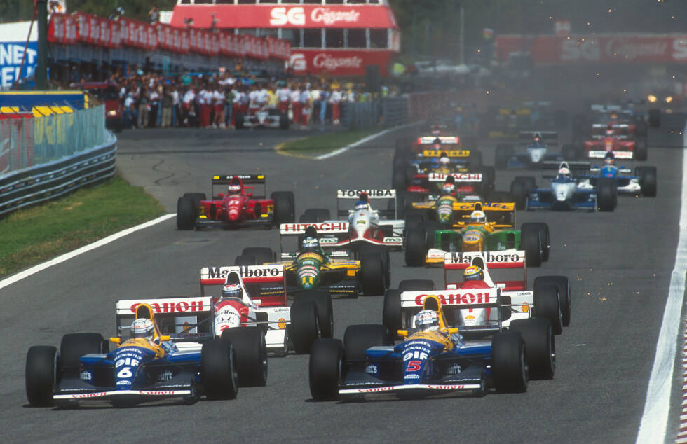 Foto zur News: #3 Williams 1992-1993 (Pole-Position-Quote 94 Prozent): In diesen beiden Jahren waren der Williams FW14b und sein Nachfolger FW15, vor allem durch ihre aktive Radaufhängung, der Konkurrenz haushoch überlegen. Daran änderte auch ein kompletter Wechsel der Fahrer nichts, denn Alain Prost und Damon Hill machten 1993 da weiter, wo Nigel Mansell und Riccardo Patrese ein Jahr zuvor aufgehört hatten.