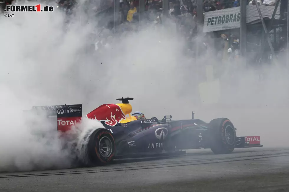 Foto zur News: Würde man lediglich isoliert die Jahre 2011 und 2013 in Betracht ziehen, in denen Vettel die Konkurrenz in Grund und Boden fuhr, sähe die Sache schon anders aus. Denn in diesen Jahren stand Red Bull bei 86 Prozent aller Rennen auf der Pole-Position und würde damit in unseren Top 10 deutlich weiter vorne landen.