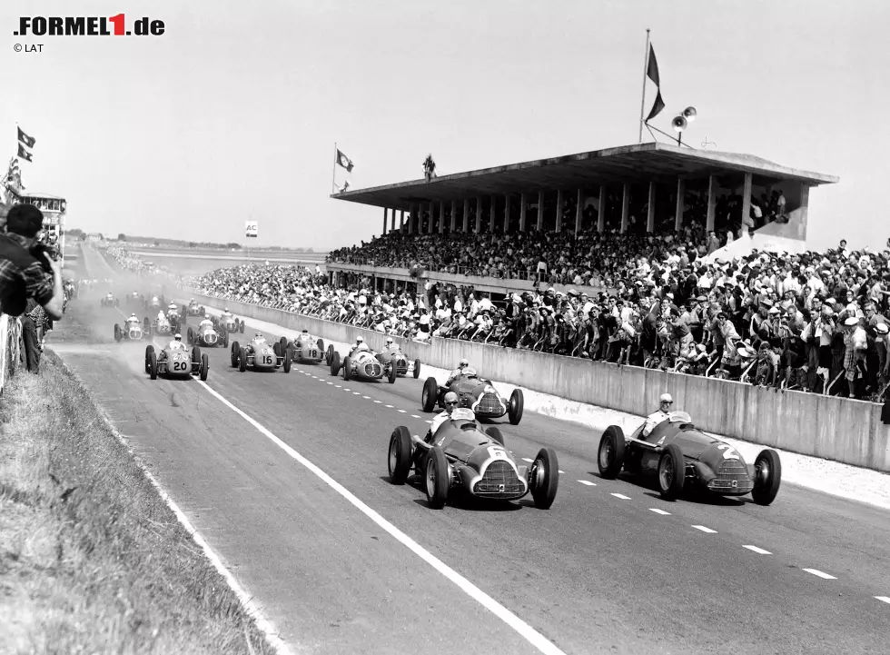 Foto zur News: #9 Alfa Romeo 1950-1951 (Pole-Position-Quote 67 Prozent): In den ersten beiden Saisons der Formel 1 waren der Alfa Romeo 158 und sein Nachfolger 159 das Maß der Dinge. 1950 wurde Giuseppe Farina mit dem italienischen Wagen erster Weltmeister der Formel 1, in Jahr darauf gewann Juan Manuel Fangio den ersten seiner fünf WM-Titel mit Alfa Romeo.