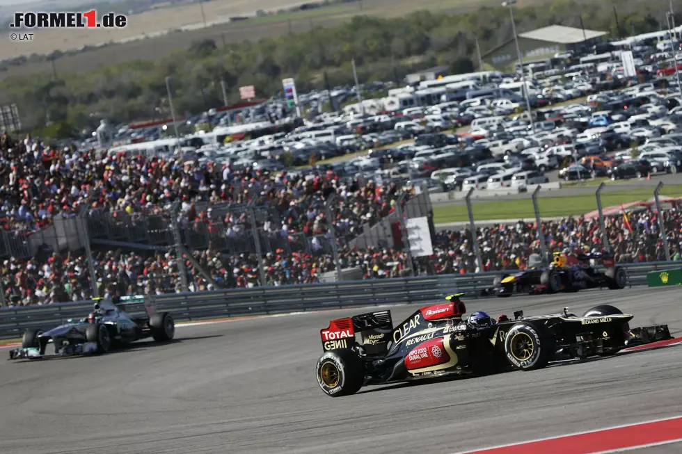 Foto zur News: In den erfolgreichen Lotus-Jahren 2012 und 2013 führte Romain Grosjean nicht weniger als sieben Grands Prix an, ohne je einen zu gewinnen. Sein Teamkollege Kimi Räikkönen lag im gleichen Zeitraum ebenfalls in sieben Rennen an der Spitze, feierte dabei aber zwei Siege.