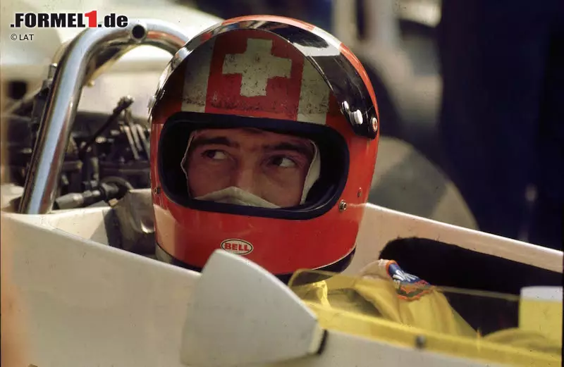 Joseph Siffert, stets nur Jo gennant, verdient sich das Geld zur Finanzierung seiner Motorsport-Karriere anfangs als Altmetall- und Lumpensammler. Daraus wird eine Tellerwäscher-Story: Ein geliehener Ferrari 500 verschafft dem Schweizer Platz drei bei den 24 Stunden vom Nürburgring und damit erstmals internationale Beachtung. Er schafft es in die Formel 1 und gewinnt bei 96 Grand-Prix-Starts zwei Rennen. 1971 kostet ihm ein Unfall bei einem Rennen ohne WM-Status in Brands Hatch das Leben: Siffert stirbt im Alter von 35 Jahren an Sauerstoffmangel und einer Rauchvergiftung. Foto zur News: Joseph Siffert, stets nur Jo gennant, verdient sich das Geld zur Finanzierung seiner Motorsport-Karriere anfangs als Altmetall- und Lumpensammler. Daraus wird eine Tellerwäscher-Story: Ein geliehener Ferrari 500 verschafft dem Schweizer Platz drei bei den 24 Stunden vom Nürburgring und damit erstmals internationale Beachtung. Er schafft es in die Formel 1 und gewinnt bei 96 Grand-Prix-Starts zwei Rennen. 1971 kostet ihm ein Unfall bei einem Rennen ohne WM-Status in Brands Hatch das Leben: Siffert stirbt im Alter von 35 Jahren an Sauerstoffmangel und einer Rauchvergiftung.