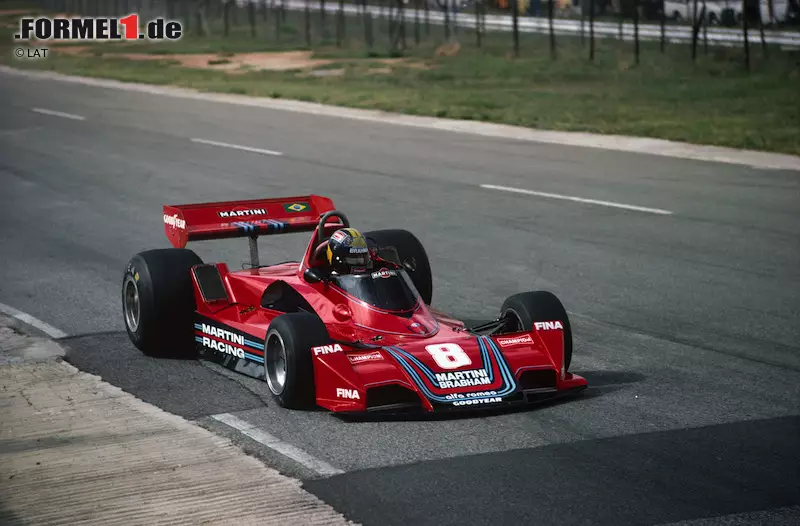 Ob Carlos Pace eines Tages Weltmeister geworden wäre? Unter die Top 5 der WM-Gesamtwertung schafft es der Brasilianer trotz 73 Grand-Prix-Teilnahmen nie, sein Talent ist aber unbestritten: Mit dem Sieg in Sao Paulo 1975 fährt er sich auf der Strecke, die heute nach ihm benannt und mit seiner Büste dekoriert ist, in die Herzen seiner Landsleute. 1977 sieht es so aus, als sollte er für Brabham einen Anlauf auf den Titel unternehmen, doch ein Heimflug zu seiner Ranch wird zur Tragödie: Die kleine Privatmaschine kommt in ein Gewitter, der Pilot verliert die Orientierung und das Flugzeug stürzt ab. Der 32-Jährige, seine Frau, seine Töchter und alle übrigen Passagiere sind sofort tot. Foto zur News: Ob Carlos Pace eines Tages Weltmeister geworden wäre? Unter die Top 5 der WM-Gesamtwertung schafft es der Brasilianer trotz 73 Grand-Prix-Teilnahmen nie, sein Talent ist aber unbestritten: Mit dem Sieg in Sao Paulo 1975 fährt er sich auf der Strecke, die heute nach ihm benannt und mit seiner Büste dekoriert ist, in die Herzen seiner Landsleute. 1977 sieht es so aus, als sollte er für Brabham einen Anlauf auf den Titel unternehmen, doch ein Heimflug zu seiner Ranch wird zur Tragödie: Die kleine Privatmaschine kommt in ein Gewitter, der Pilot verliert die Orientierung und das Flugzeug stürzt ab. Der 32-Jährige, seine Frau, seine Töchter und alle übrigen Passagiere sind sofort tot.