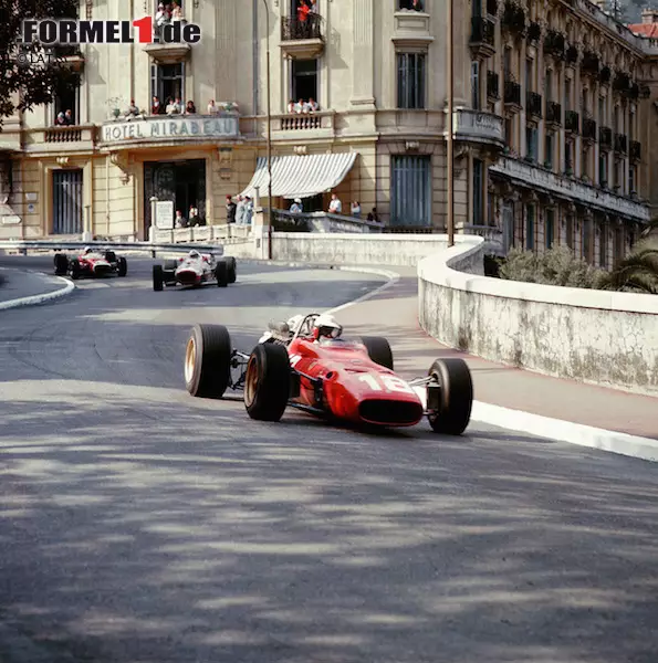 Sieg bei den 24 Stunden von Le Mans, Sieg bei der Targa Florio, Sieg bei den 1.000 Kilometern von Monza und Sieg bei den 24 Stunden von Daytona: In der Karriere des Lorenzo Bandini fehlt Mitte der Sechzigerjahre nur der Gewinn der Formel-1-WM, in der ihn sein Arbeitgeber Ferrari zugunsten seiner Sportwagen-Aktivitäten teilweise gar nicht einsetzt. Trotzdem bringt er es auf 42-Grand-Prix-Teilnahmen und einen Rennsieg. Foto zur News: Sieg bei den 24 Stunden von Le Mans, Sieg bei der Targa Florio, Sieg bei den 1.000 Kilometern von Monza und Sieg bei den 24 Stunden von Daytona: In der Karriere des Lorenzo Bandini fehlt Mitte der Sechzigerjahre nur der Gewinn der Formel-1-WM, in der ihn sein Arbeitgeber Ferrari zugunsten seiner Sportwagen-Aktivitäten teilweise gar nicht einsetzt. Trotzdem bringt er es auf 42-Grand-Prix-Teilnahmen und einen Rennsieg.
