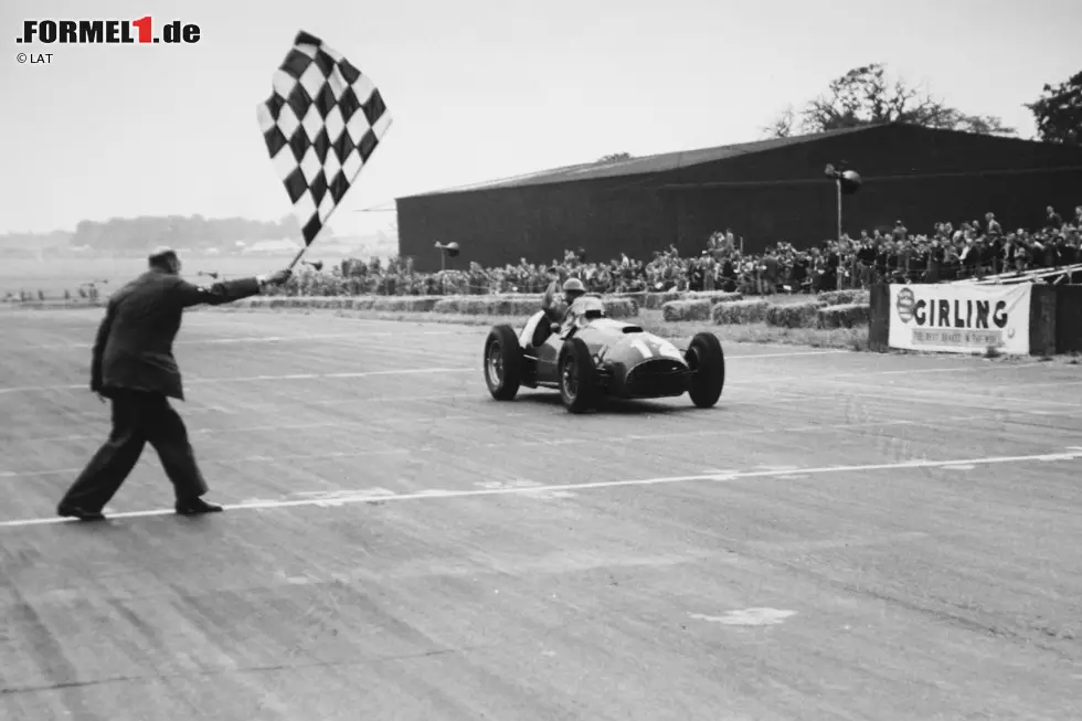 Foto zur News: 1951: Der Ferrari 375 von Jose Froilan Gonzalez, der erste siegreiche Wagen mit V12-Power.