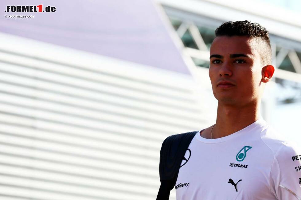 Der in Sigmaringen geborene Wehrlein, dessen Mutter aus Mauritius stammt, stieg 2003 in Rottweil in den Kartsport ein. Er absolvierte auch eine Ausbildung zum Feinmechaniker im Betrieb seines Vaters. Der in Sigmaringen geborene Wehrlein, dessen Mutter aus Mauritius stammt, stieg 2003 in Rottweil in den Kartsport ein. Er absolvierte auch eine Ausbildung zum Feinmechaniker im Betrieb seines Vaters.