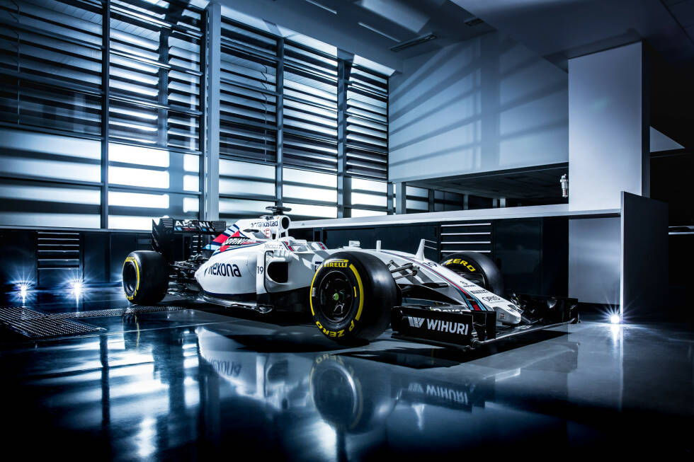 Foto zur News: 2016: Mit einem unangekündigten Launch präsentiert Williams den neuen FW38 und kommt damit einer für denselben Tag angekündigten Ferrari-Präsentation zuvor. Der neue Bolide wird allerdings vorerst nur online und ohne Fahrer vorgestellt.