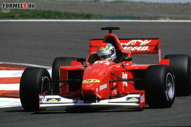 Foto zur News: Die professionelle Rennfahrerkarriere von Justin Wilson (geboren am 31. Juli 1978 in Sheffield in Großbritannien) beginnt in der Formel Vauxhall und der Formel Palmer Audi. 1999 steigt er in die Formel 3000 auf. In der Saison 2001 (Foto) gewinnt er dort für das Nordic-Team drei Rennen und den Titel.
