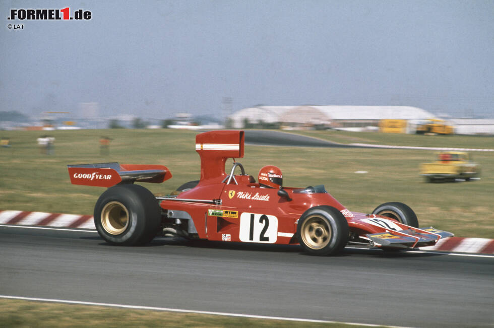 Foto zur News: Der 312B3 von 1974 trägt erstmals einen dezenten weißen Streifen auf der Airbox. Das Auto ist der Beginn einer neuen Ära. Niki Lauda holt seine ersten beiden Siege, Clay Regazzoni verpasst den WM-Titel gegen Emerson Fittipaldi (Lotus) hauchdünn.