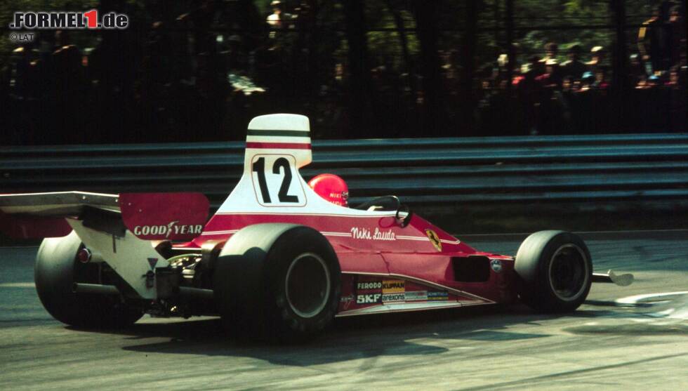 Foto zur News: Mit dem 312T von 1975 hält die weiße Farbe dann richtig Einzug, und sie bringt Erfolg. Niki Lauda wird mit fünf Siegen zum ersten Mal Weltmeister. Für Ferrari endet eine Durststrecke seit 1964.