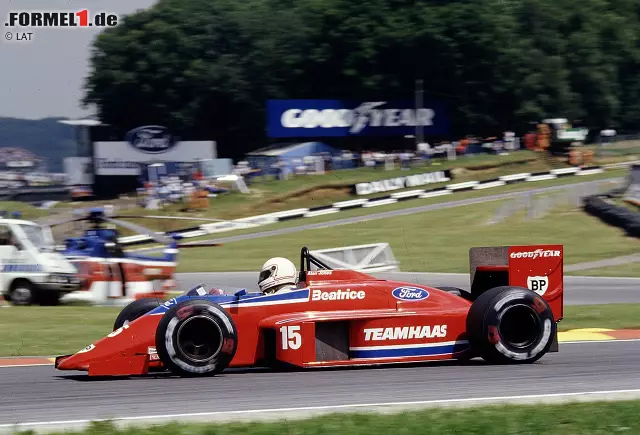 Foto zur News: Vor 30 Jahren wagt sich das US-Team von Carl Haas mit Ford-Unterstützung und Ex-Weltmeister Alan Jones in die Formel 1. Es wird zu einem Desaster, nach einer vollen Saison ist Schluss.