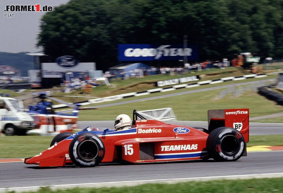 Foto zur News: Vor 30 Jahren wagt sich das US-Team von Carl Haas mit Ford-Unterstützung und Ex-Weltmeister Alan Jones in die Formel 1. Es wird zu einem Desaster, nach einer vollen Saison ist Schluss.