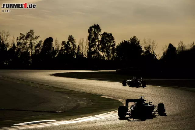 Vor allem die langgezogene dritte Kurve sticht beim Layout hervor: "Man kommt in die erste Sektion und konzentriert sich in Kurve 1 auf den Speed am Kurveneingang und auch auf die Linie", schildert Esteban Gutierrez. "Man bereitet sich für die Kurven 2 und 3 vor. Das ist wichtig, um einen guten Ausgang von Kurve 3 zu erwischen." Foto zur News: Vor allem die langgezogene dritte Kurve sticht beim Layout hervor: "Man kommt in die erste Sektion und konzentriert sich in Kurve 1 auf den Speed am Kurveneingang und auch auf die Linie", schildert Esteban Gutierrez. "Man bereitet sich für die Kurven 2 und 3 vor. Das ist wichtig, um einen guten Ausgang von Kurve 3 zu erwischen."