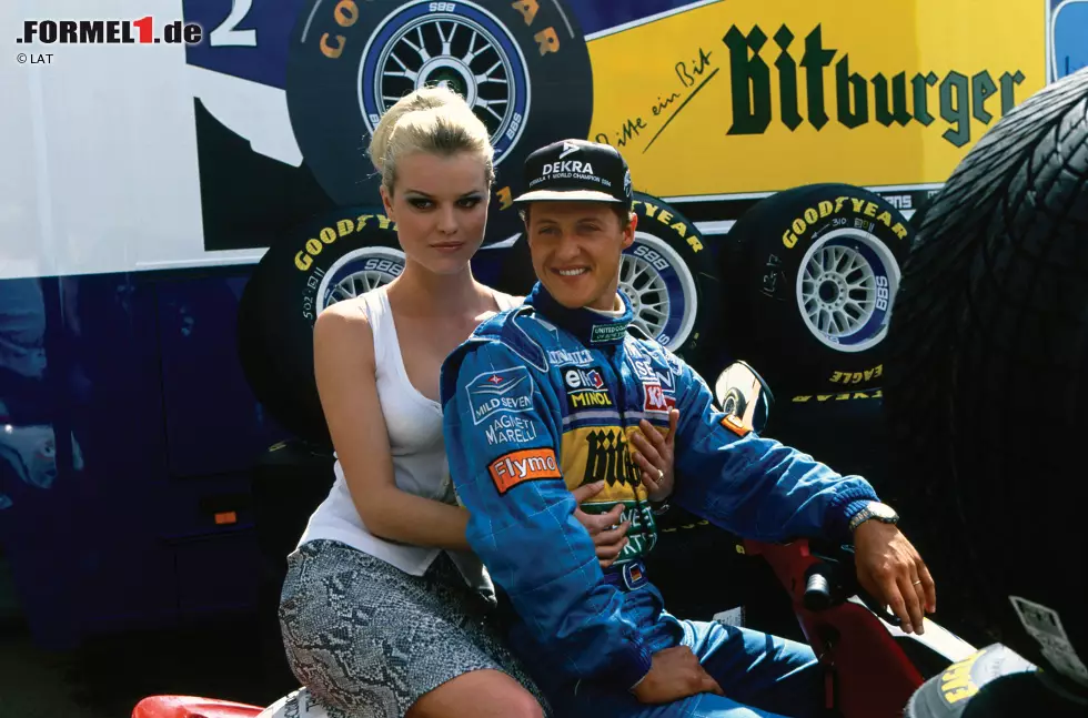 Foto zur News: ...auch Herzigova war einst mit Briatore liiert. Sie schaute gern an der Rennstrecke vorbei und machte dort Bekanntschaft mit Briatores damaligem Zögling Michael Schumacher. Doch es half nichts: Auch diese Liebe zerbrach. Bei der nächsten Dame ließ sich Briatore daher etwas ganz Besonderes einfallen.