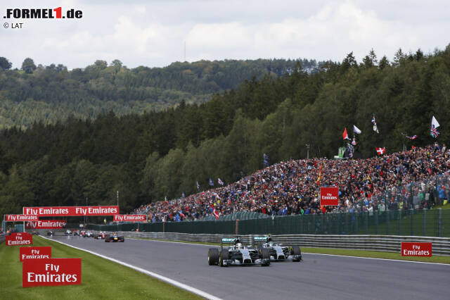 Foto zur News: Angefangen hat alles 2014 in Spa-Francorchamps: Nico Rosberg saugt sich auf der Kemel-Geraden im Windschatten an Leader Lewis Hamilton und versucht es außen. Das Manöver...