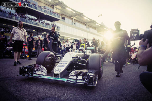 Foto zur News: Denn mit dem Titelgewinn stand für Rosberg fest: Er wird seine Formel-1-Karriere beenden. Neben dem Druck, Weltmeister zu werden, wollte er sein letztes Rennen deshalb vor allem genießen, gab er später zu.