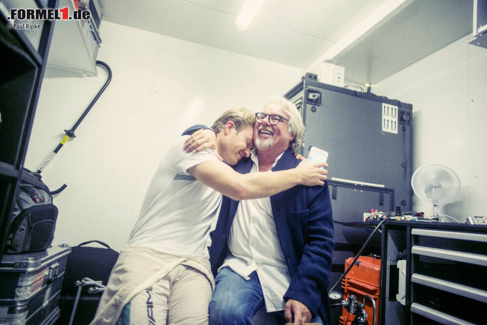 Foto zur News: &quot;Das war mein Ziel, seitdem ich die ersten Runden gefahren bin im Rennsport - inspiriert durch meinen Vater und das, was er erreicht hat!&quot; In seine Fußstapfen zu treten, ist für Rosberg der größte Lohn.