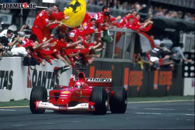 ...leichtes Spiel und gewinnt vor McLaren-Pilot David Coulthard und Teamkollege Rubens Barrichello. Dass der Mann, der ihn... Foto zur News: ...leichtes Spiel und gewinnt vor McLaren-Pilot David Coulthard und Teamkollege Rubens Barrichello. Dass der Mann, der ihn...
