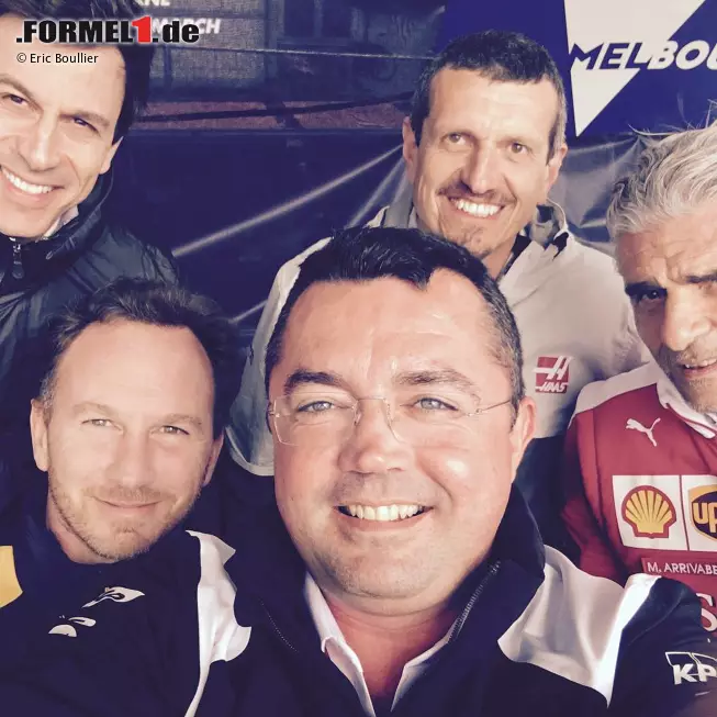 Platz 8: Das erste Teamchef-Selfie
Die sozialen Medien sind nur etwas für die Jugend? Au Contraire! Beim Saisonauftakt in Melbourne versuchen sich auch die Teambosse selbst zu fotografieren. Ferraris Maurizio Arrivabene ist da aber noch ein wenig skeptisch. Foto zur News: Platz 8: Das erste Teamchef-Selfie
Die sozialen Medien sind nur etwas für die Jugend? Au Contraire! Beim Saisonauftakt in Melbourne versuchen sich auch die Teambosse selbst zu fotografieren. Ferraris Maurizio Arrivabene ist da aber noch ein wenig skeptisch.
