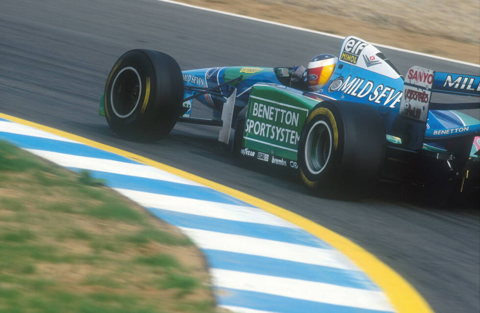 Foto zur News: Bereits zwei Jahre zuvor, im Schicksalsjahr 1994, wird Michael Schumacher im Benetton-Ford zum ersten Mal Weltmeister...