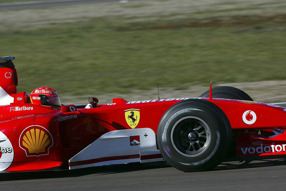 Foto zur News: 2004: Ein Rekordjahr von Michael Schumacher. In seinem Ferrari gewinnt der siebenfache Weltmeister die ersten fünf Saisonläufe, bis die Siegesserie in Monaco durch seinen Ausfall reißt...