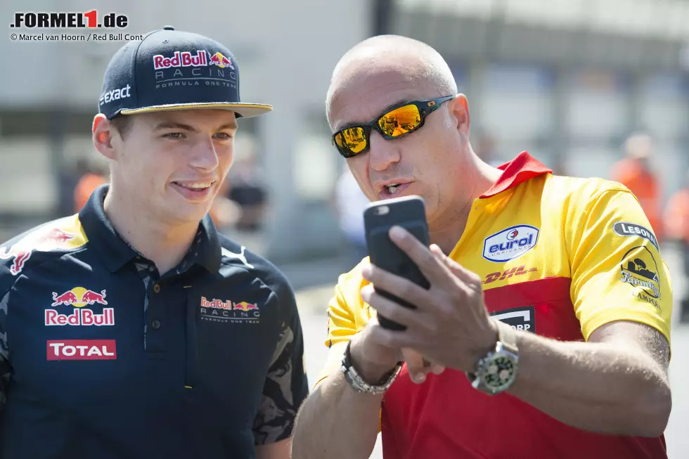 Zu seinen größten Fans gehören auch WTCC-Pilot Tom Coronel oder auch Pieter van Vollenhoven, der Mann von Prinzessin Margriet - Schwester der ehemaligen niederländischen Königin Beatrix. Sie alle wollten sich den Heimat-Auftritt ihres Motorsport-Helden nicht entgehen lassen. Foto zur News: Zu seinen größten Fans gehören auch WTCC-Pilot Tom Coronel oder auch Pieter van Vollenhoven, der Mann von Prinzessin Margriet - Schwester der ehemaligen niederländischen Königin Beatrix. Sie alle wollten sich den Heimat-Auftritt ihres Motorsport-Helden nicht entgehen lassen.