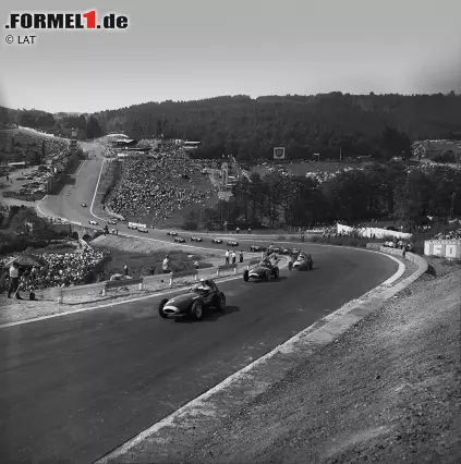 Foto zur News: Der Belgien-Grand-Prix findet zum 60. Mal statt, und zum 48. Mal ist Spa-Francorchamps der Austragungsort. Der Ardennenkurs war erstmals im Jahr 1950 Schauplatz des Rennens, welches mit Ausnahme von 1957, 1959 und 1969 bis 1970 in jedem Jahr dort stattfand. Nach einem Jahr Pause kehrte das Rennen 1972 in Nivelles zurück.