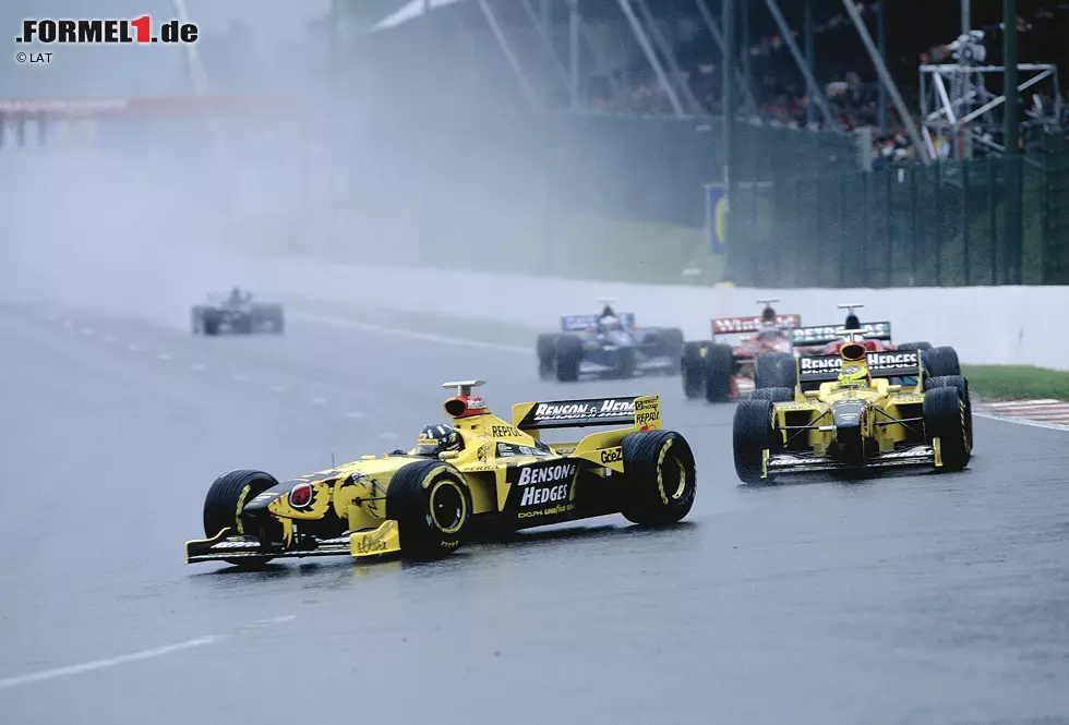 Das Team, welches als Jordan begann, später unter den Namen Midland und Spyker und seit 2008 als Force India bekannt ist, hat eine besondere Verbindung zu Spa. 1994 fuhr Jordan in Belgien mit Rubens Barrichello zum ersten Mal auf die Pole-Position, 1998 folgte an gleicher Stelle der erste Sieg. Foto zur News: Das Team, welches als Jordan begann, später unter den Namen Midland und Spyker und seit 2008 als Force India bekannt ist, hat eine besondere Verbindung zu Spa. 1994 fuhr Jordan in Belgien mit Rubens Barrichello zum ersten Mal auf die Pole-Position, 1998 folgte an gleicher Stelle der erste Sieg.