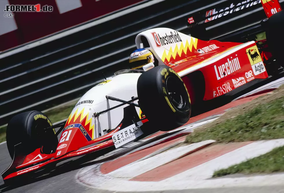 Noch schlimmer kam es 1993 in Diensten der Scuderia Italia. Mit dem üblen Lola-Ferrari konnte sich Alboreto nur für neun der insgesamt 16 Saisonrennen qualifizieren. An Erfolge war damals überhaupt nicht zu denken. Da war der anschließende Wechsel zu Minardi ein grandioser Aufstieg! Foto zur News: Noch schlimmer kam es 1993 in Diensten der Scuderia Italia. Mit dem üblen Lola-Ferrari konnte sich Alboreto nur für neun der insgesamt 16 Saisonrennen qualifizieren. An Erfolge war damals überhaupt nicht zu denken. Da war der anschließende Wechsel zu Minardi ein grandioser Aufstieg!