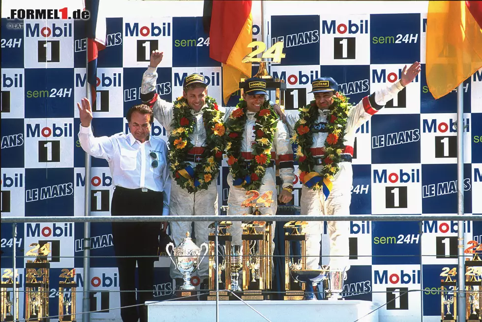 ... mit dem Gesamtsieg bei den 24 Stunden von Le Mans im Joest-TWR-Porsche. Alboreto durfte gemeinsam mit Tom Kristensen und Stefan Johansson feiern. Die beiden Skandinavier waren während der gesamten Karriere immer wieder Wegbegleiter des Italieners. Foto zur News: ... mit dem Gesamtsieg bei den 24 Stunden von Le Mans im Joest-TWR-Porsche. Alboreto durfte gemeinsam mit Tom Kristensen und Stefan Johansson feiern. Die beiden Skandinavier waren während der gesamten Karriere immer wieder Wegbegleiter des Italieners.