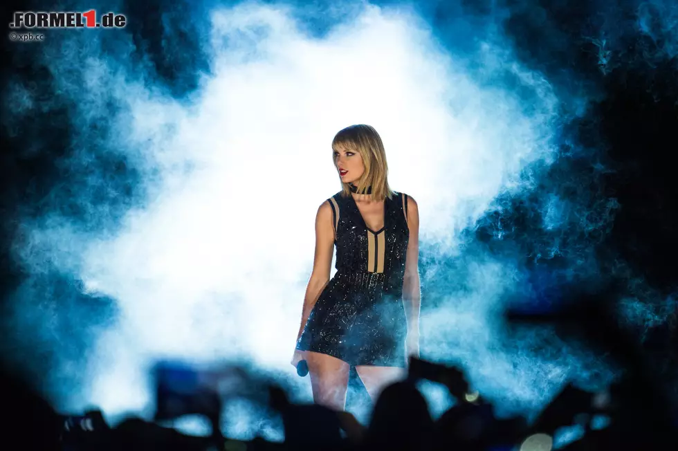 Austin ist einer der beliebtesten Grands Prix, und das nicht nur wegen der leckeren Steaks und der tollen Rennstrecke. Auch Highlights wie das Konzert-Rahmenprogramm sind in den USA einzigartig. Headliner 2016: Taylor Swift. Bei ihren Hits wie "Love Story" schmelzen selbst die Herzen der härtesten Benzinbrüder... Foto zur News: Austin ist einer der beliebtesten Grands Prix, und das nicht nur wegen der leckeren Steaks und der tollen Rennstrecke. Auch Highlights wie das Konzert-Rahmenprogramm sind in den USA einzigartig. Headliner 2016: Taylor Swift. Bei ihren Hits wie "Love Story" schmelzen selbst die Herzen der härtesten Benzinbrüder...