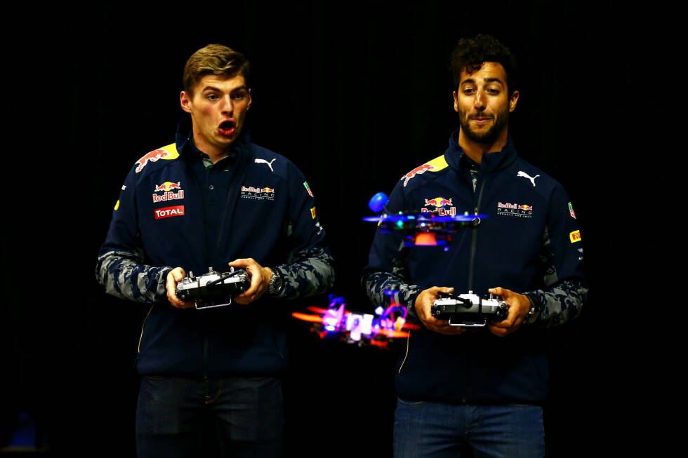 Foto zur News: Neuer Trend in Nordamerika: Was früher einmal Paintball war (und ganz früher die Kartbahn), das ist heutzutage Drohnen-Racing. Max Verstappen und Daniel Ricciardos probieren&#039;s in Montreal aus und haben sichtlich Spaß dabei.