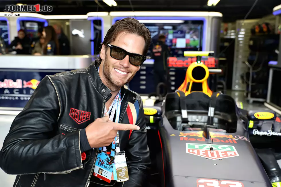 Foto zur News: NFL-Superstar Tom Brady von den New England Patriots ist einer von vielen VIPs in Montreal. Er lässt sich in der Red-Bull-Box blicken, hängt mit Hamilton ab, flaniert über den Grid. Und findet die Formel 1 toll: &quot;Was da alles dahintersteckt, wusste ich vorher gar nicht&quot;, zeigt er sich beeindruckt.
