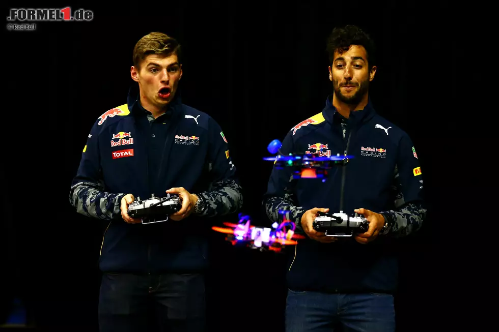 Foto zur News: Neuer Trend in Nordamerika: Was früher einmal Paintball war (und ganz früher die Kartbahn), das ist heutzutage Drohnen-Racing. Max Verstappen und Daniel Ricciardos probieren&#039;s in Montreal aus und haben sichtlich Spaß dabei.