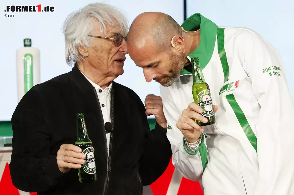 Bernie Ecclestone wird zum Biertrinker und stößt mit Gianluca di Tondo von Heineken auf einen 220 Millionen Euro schweren Deal an. Erste NGOs, die sich mit Alkoholwerbung im Sport nicht so recht anfreunden können, laufen bereits Sturm. Übrigens: Eingefädelt hat den Vertrag Jackie Stewart. Foto zur News: Bernie Ecclestone wird zum Biertrinker und stößt mit Gianluca di Tondo von Heineken auf einen 220 Millionen Euro schweren Deal an. Erste NGOs, die sich mit Alkoholwerbung im Sport nicht so recht anfreunden können, laufen bereits Sturm. Übrigens: Eingefädelt hat den Vertrag Jackie Stewart.