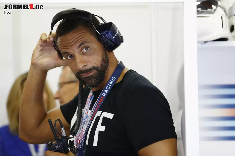 Foto zur News: Der ehemalige Fußballprofi Rio Ferdinand, der 2015 seine Karriere beendet hat, schlürft als Gast von Williams den einen oder anderen Martini. Und findet den Boxenfunk, den er mithören darf, hochinteressant.