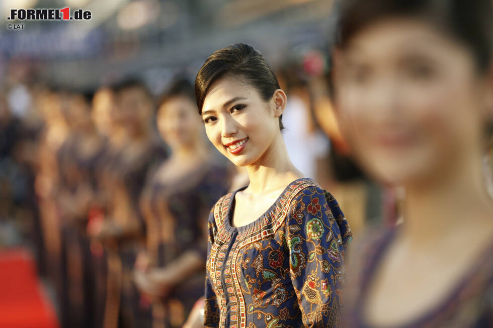 Foto zur News: An zu wenig schönen Frauen kann der Zuschauerschwund wohl nicht liegen, denn von denen gibt&#039;s in der südostasiatischen Metropole immer noch genug.